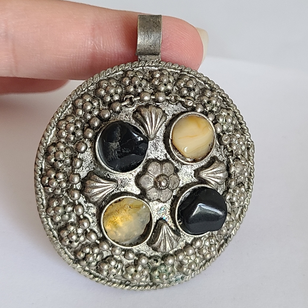 Vintage Boho Ottoman Silver Metal Onyx Yellow Agate Round Gemstone Pendant